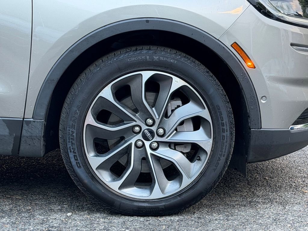 Used 2023 Lincoln Nautilus Reserve w/ Equipment Group 201A image 9