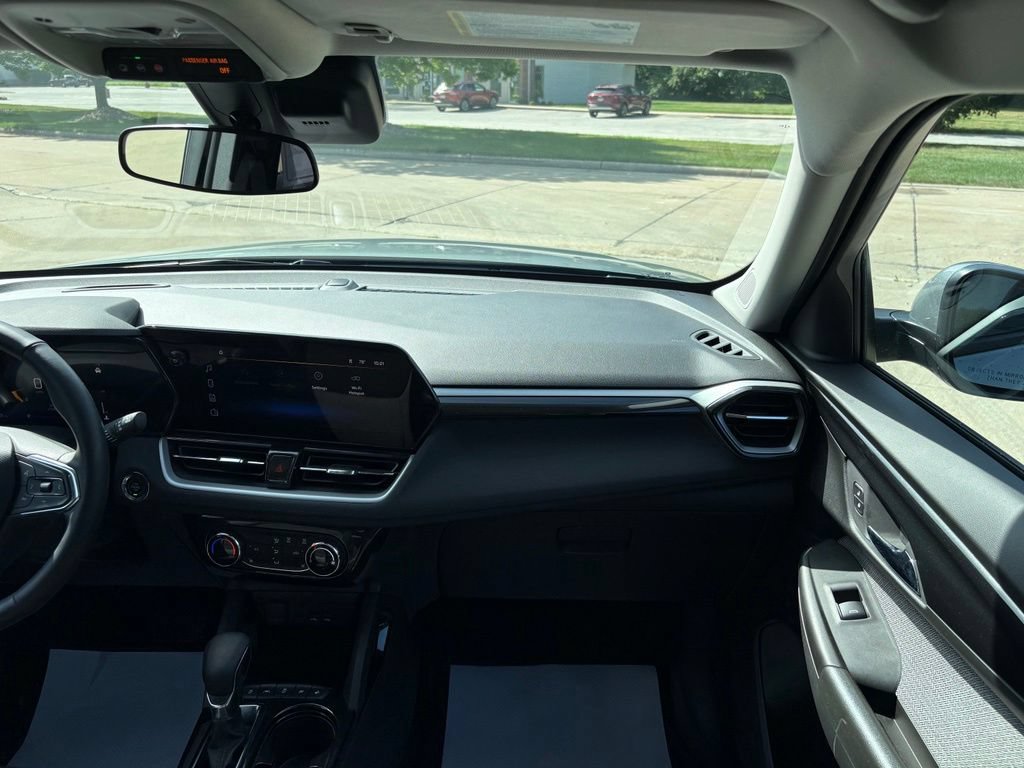 Used 2024 Chevrolet TrailBlazer LT w/ LT Cold Weather Package FWD image 30