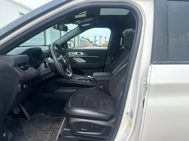 Used 2025 Ford Explorer ST AWD/4WD image 4