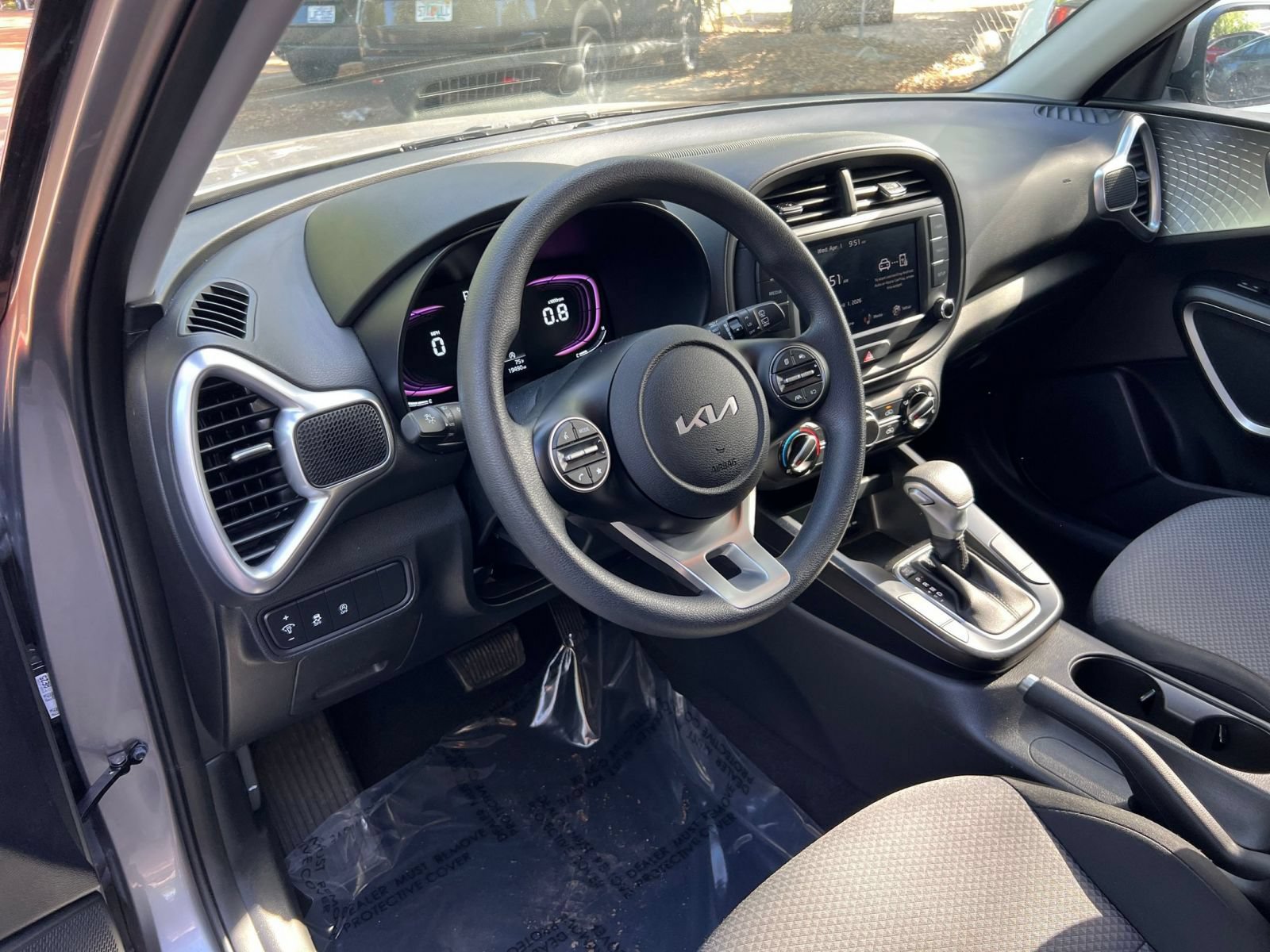 Used 2025 Kia Soul LX w/ LX Technology Package FWD image 32
