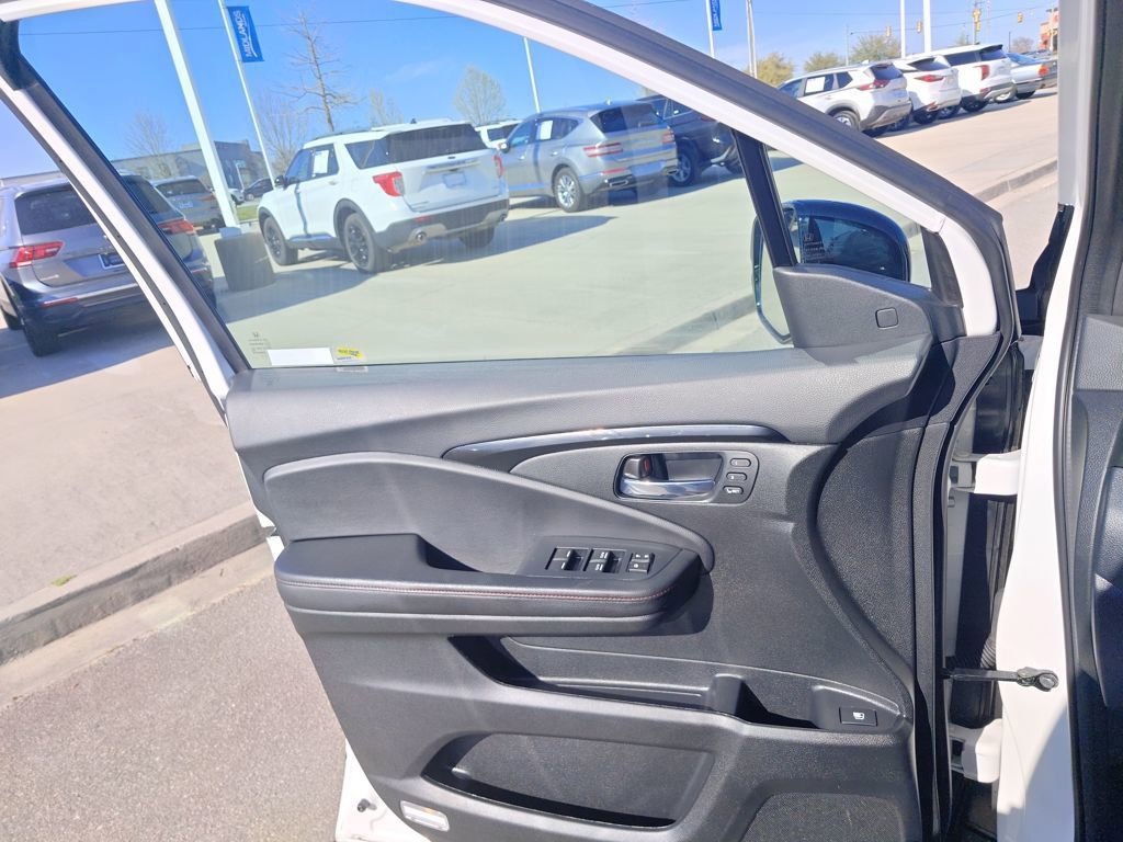 Used 2023 Honda Ridgeline Black Edition image 17