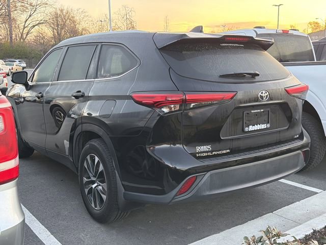 Used 2023 Toyota Highlander XLE image 12