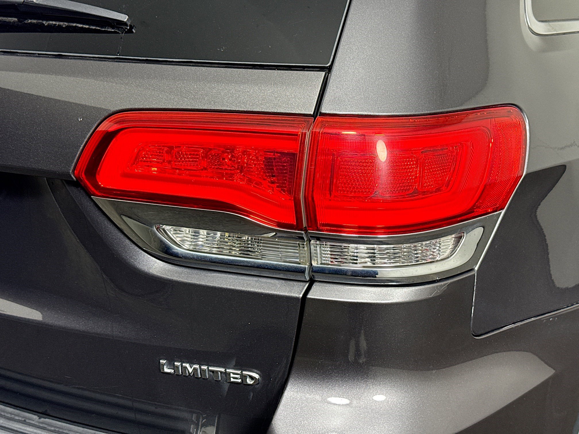 Used 2017 Jeep Grand Cherokee Limited image 34