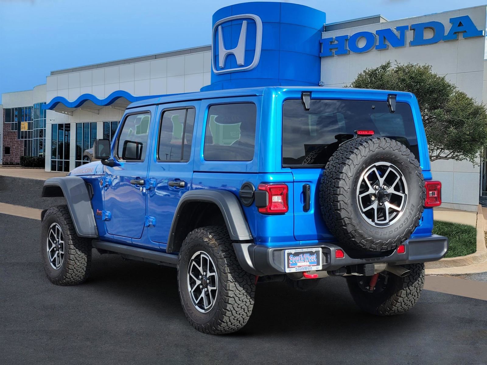 Used 2025 Jeep Wrangler Unlimited Rubicon image 4