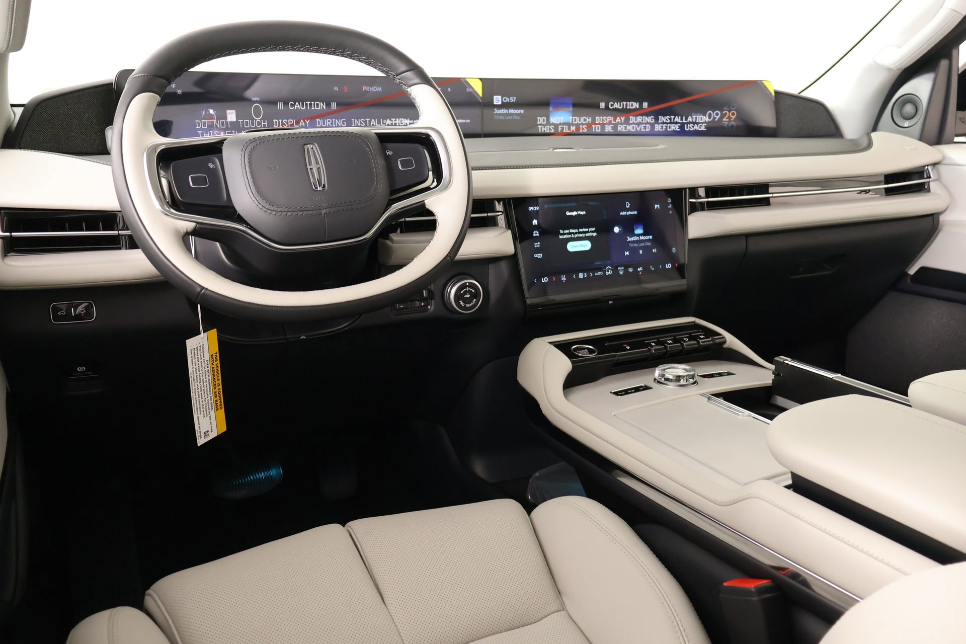 New 2026 Lincoln Navigator Reserve w/ Jet Appearance Package AWD/4WD image 2