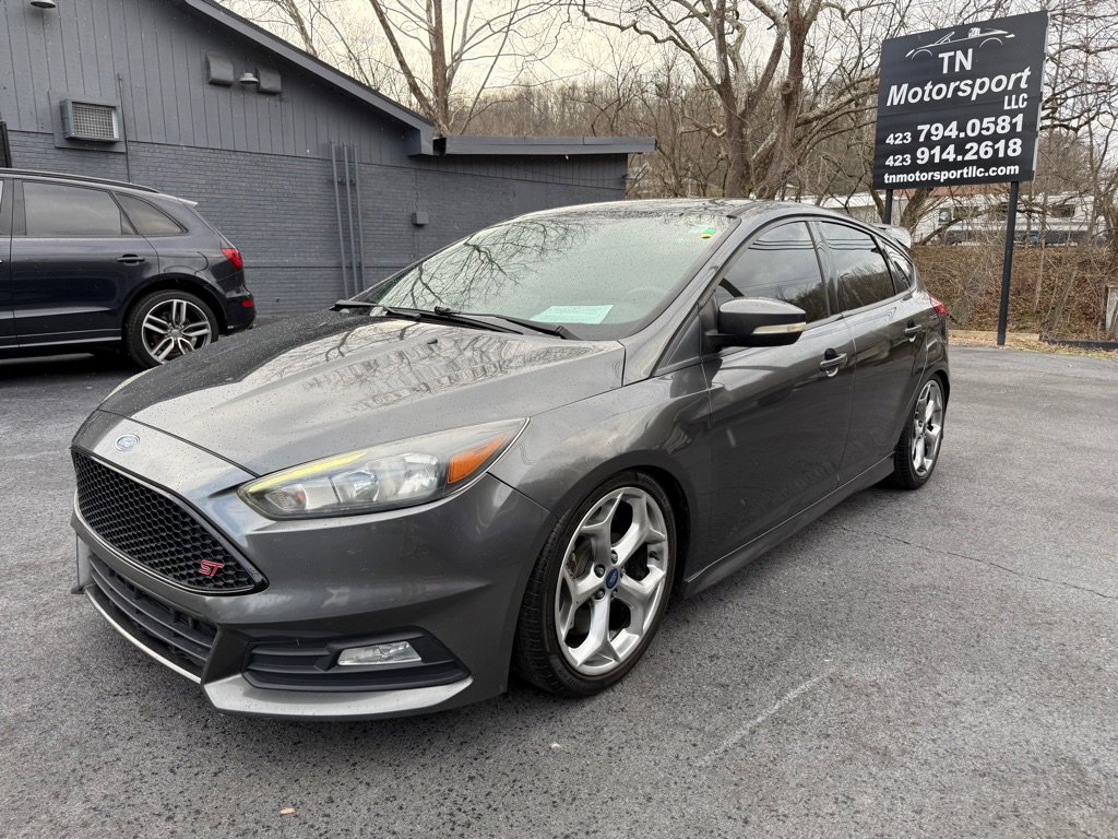 Used 2017 Ford Focus ST image 25