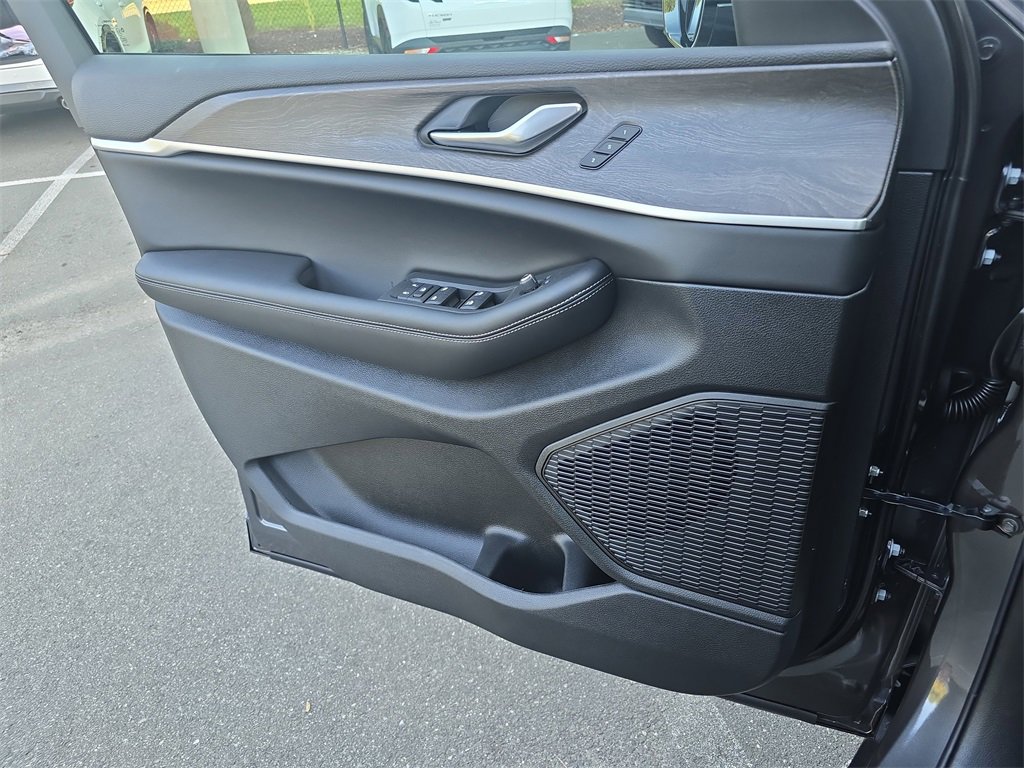 New 2025 Jeep Grand Cherokee Limited image 28