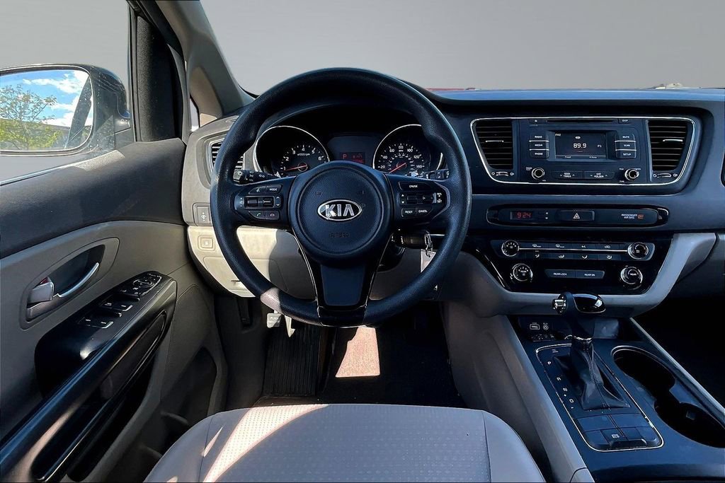 Used 2017 Kia Sedona LX FWD image 8