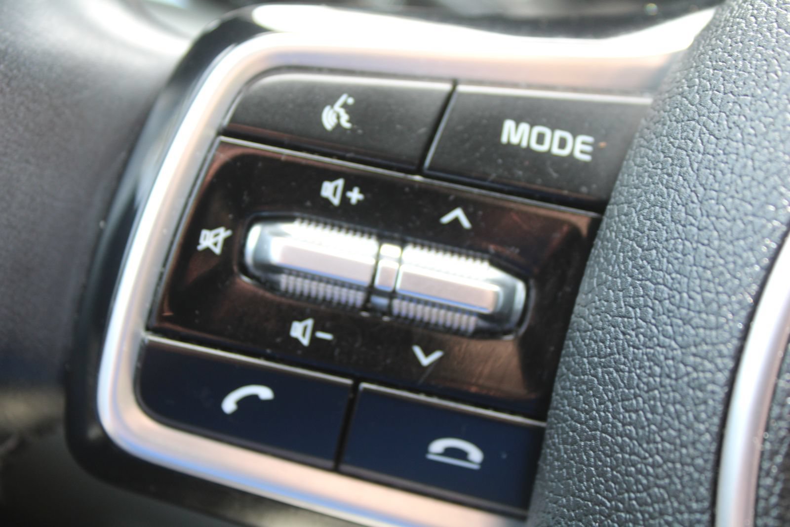 Certified 2022 Kia Sorento SX FWD image 28