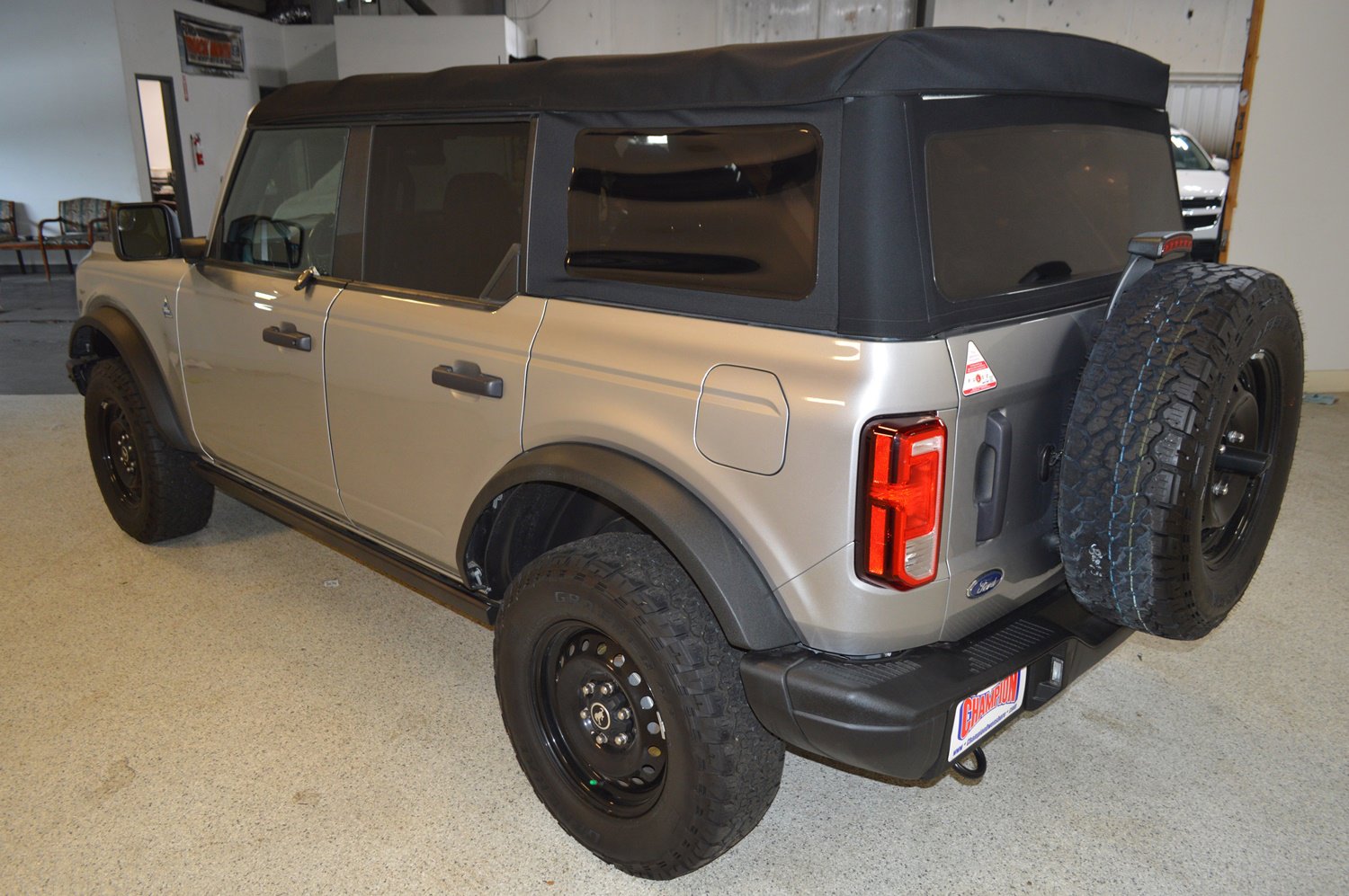 Used 2021 Ford Bronco Black Diamond image 5