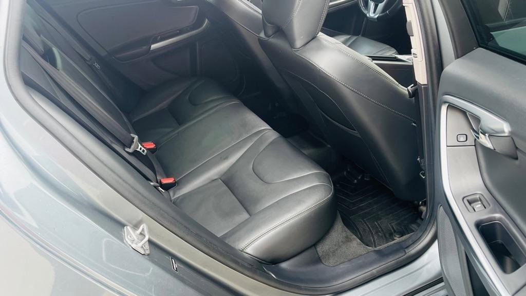 Used 2018 Volvo V60 T5 Cross Country w/ Convenience Package image 19