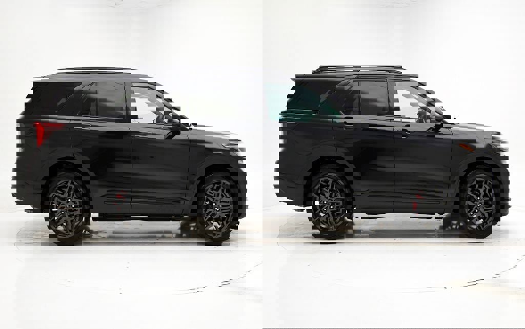 Used 2025 Ford Explorer ST image 3