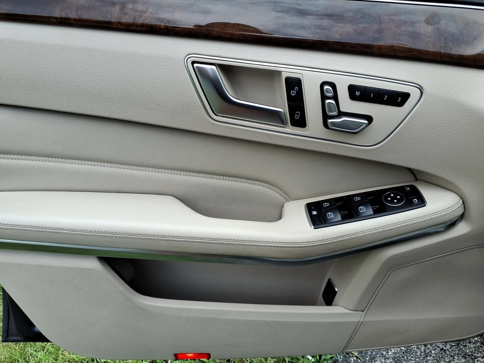 Used 2014 Mercedes-Benz E 350 4MATIC Sedan image 13