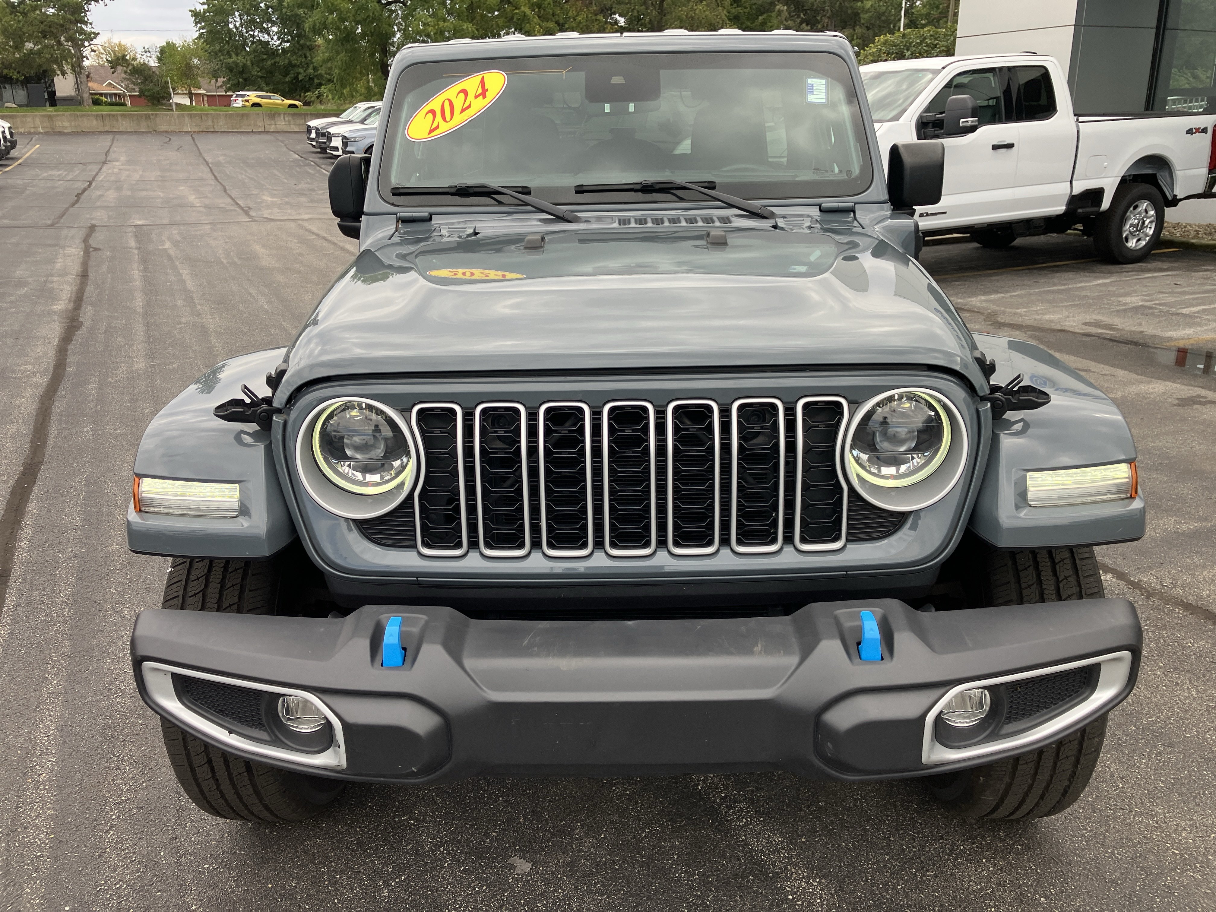 Used 2024 Jeep Wrangler Unlimited Sahara AWD/4WD image 2