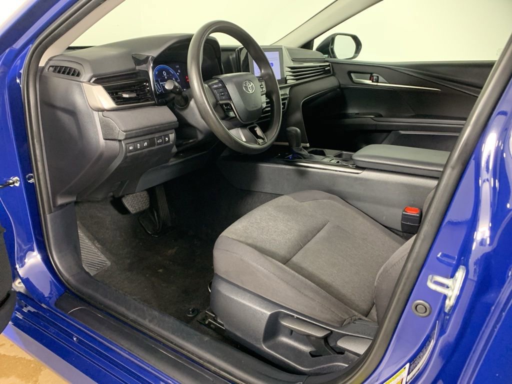 Used 2025 Toyota Camry LE image 29