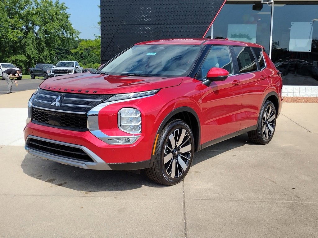 New 2025 Mitsubishi Outlander SE image 1