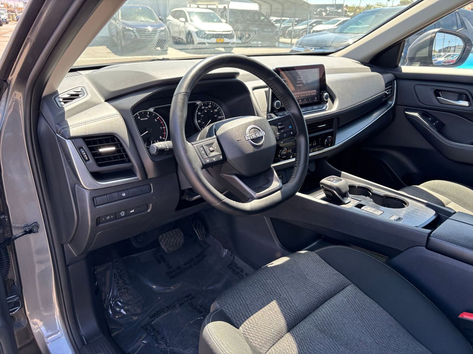 Used 2025 Nissan Rogue SV FWD image 36