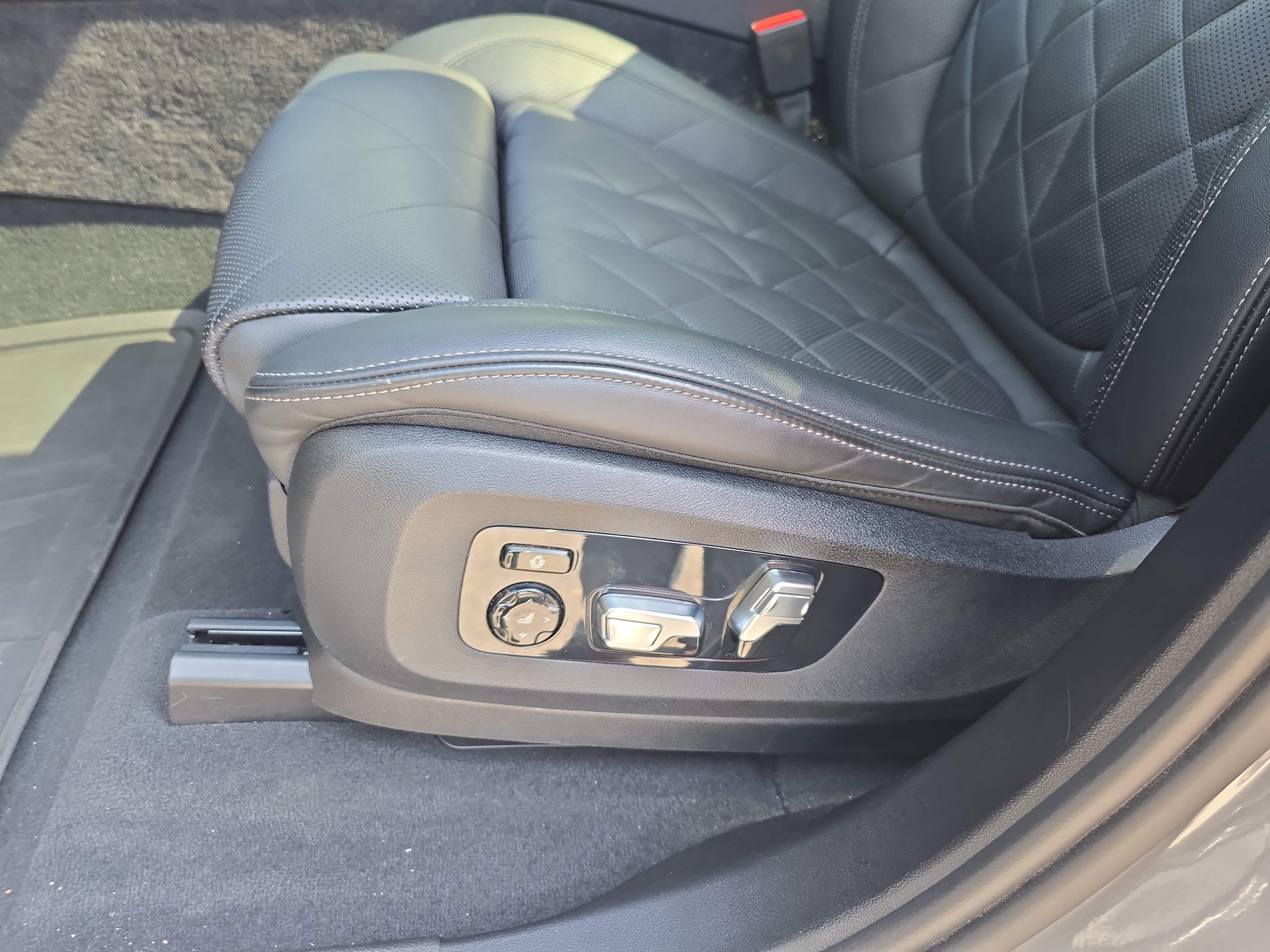 Used 2025 BMW X7 xDrive40i AWD/4WD image 33