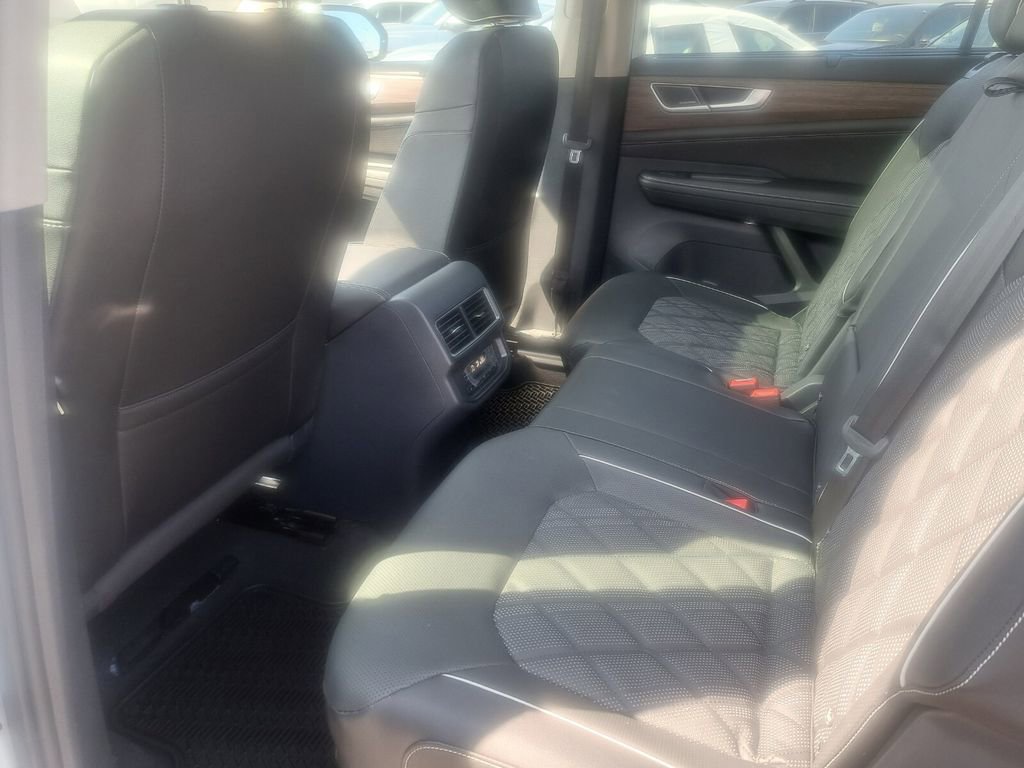 Used 2025 Volkswagen Atlas SEL Premium R-Line image 22