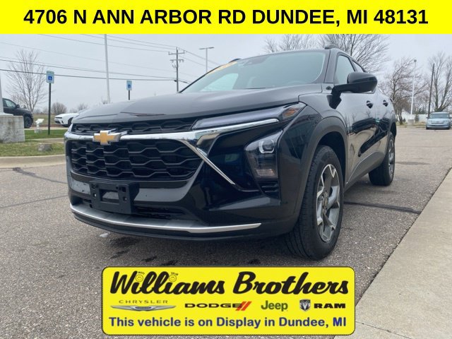 Used 2025 Chevrolet Trax LT FWD image 1