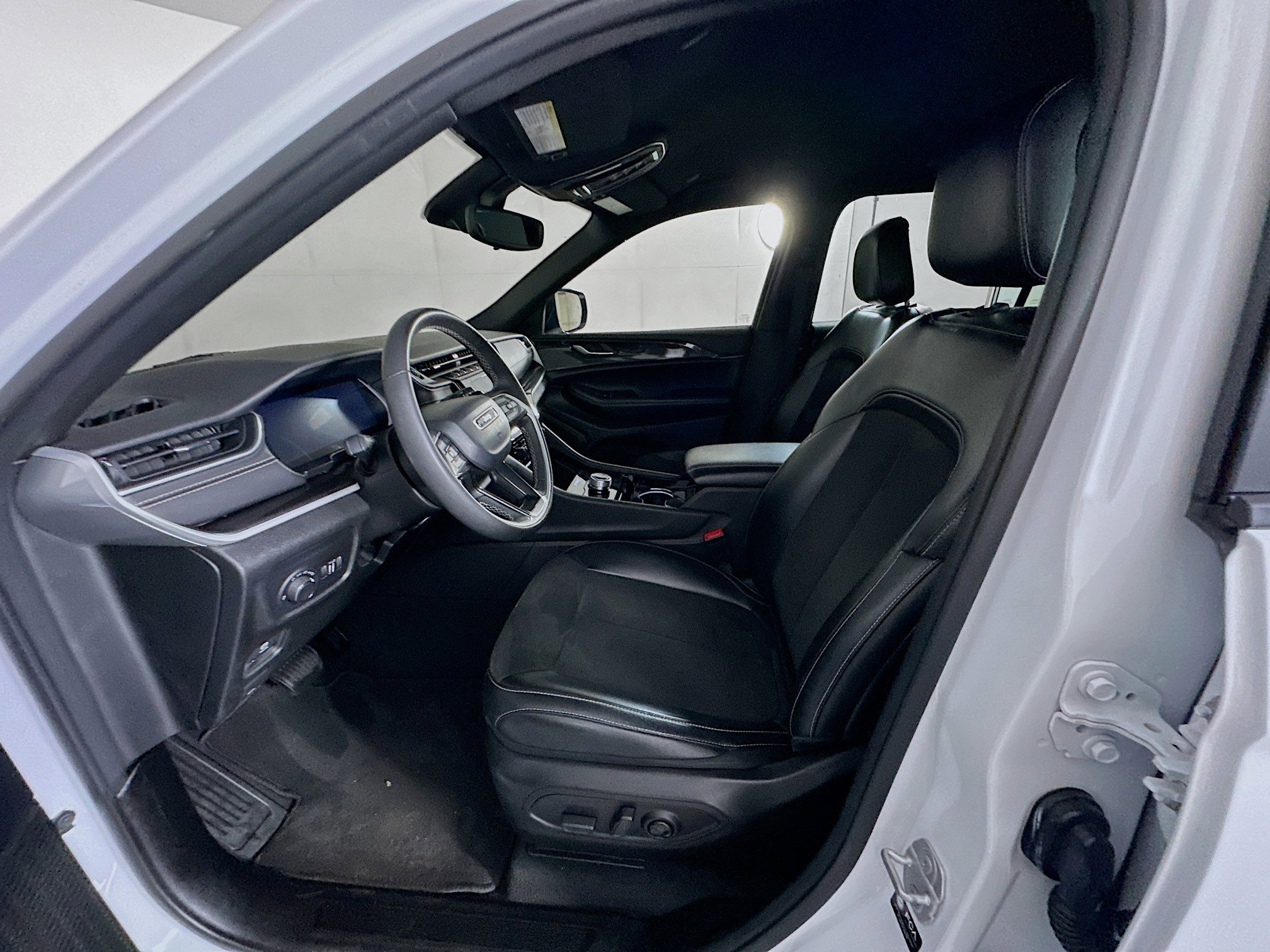 Used 2023 Jeep Grand Cherokee L Laredo RWD image 13