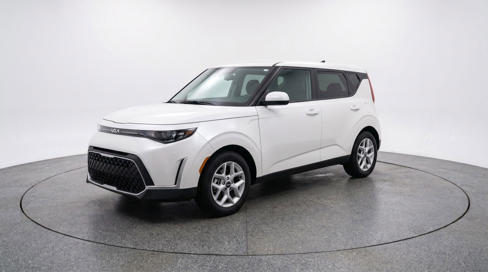 Used 2025 Kia Soul LX w/ LX Technology Package FWD image 3