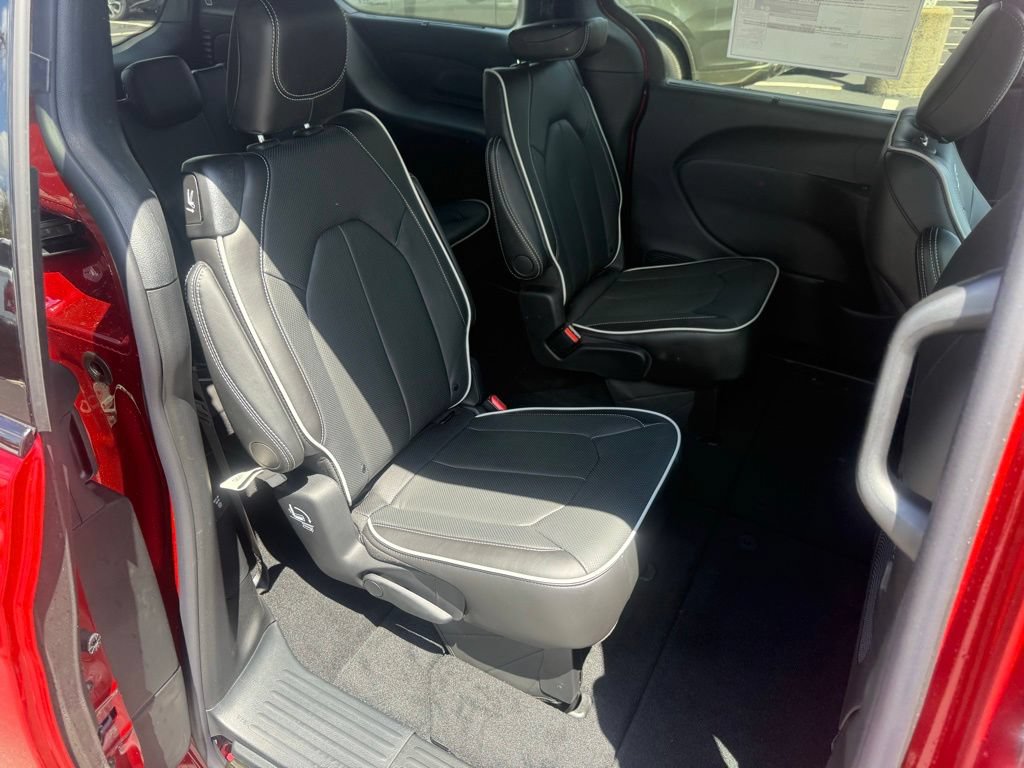 New 2027 Chrysler Pacifica Limited w/ Family Tech Group FWD image 53