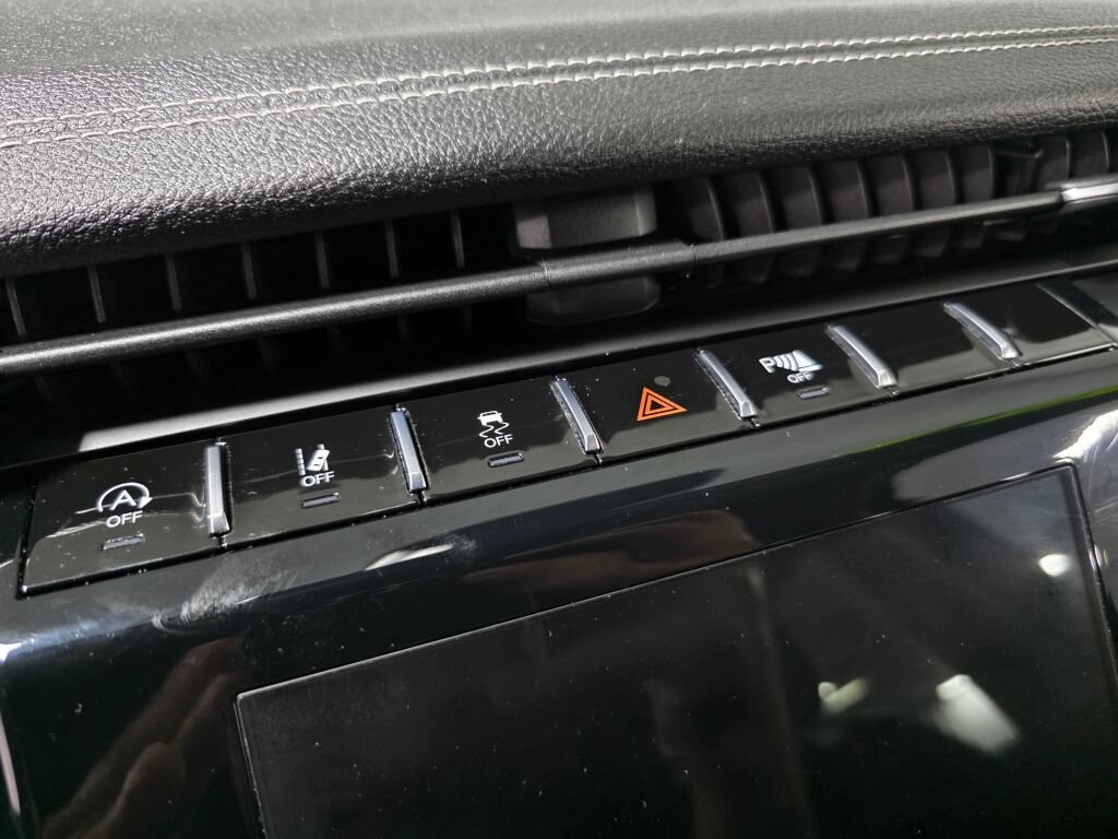 Used 2021 Jeep Grand Cherokee L Limited AWD/4WD image 19