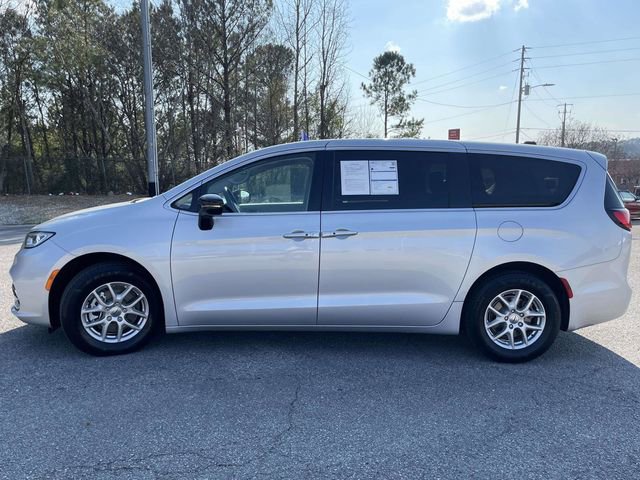 Used 2024 Chrysler Pacifica Touring-L image 6