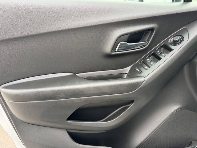 Certified 2022 Chevrolet Trax LS w/ Tint and Cruise Package image 16