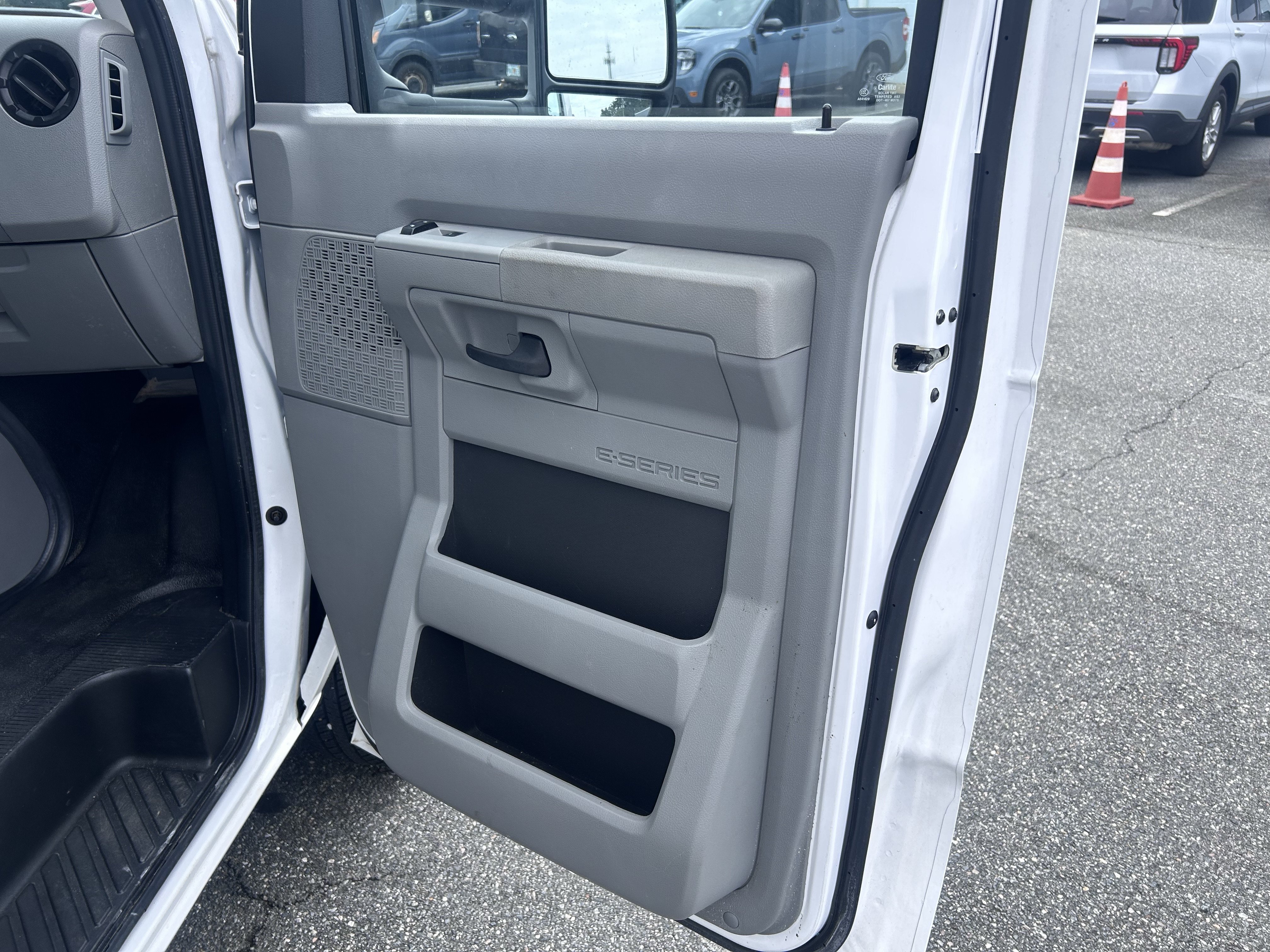 Used 2022 Ford E-350 and Econoline 350 Super Duty RWD image 10
