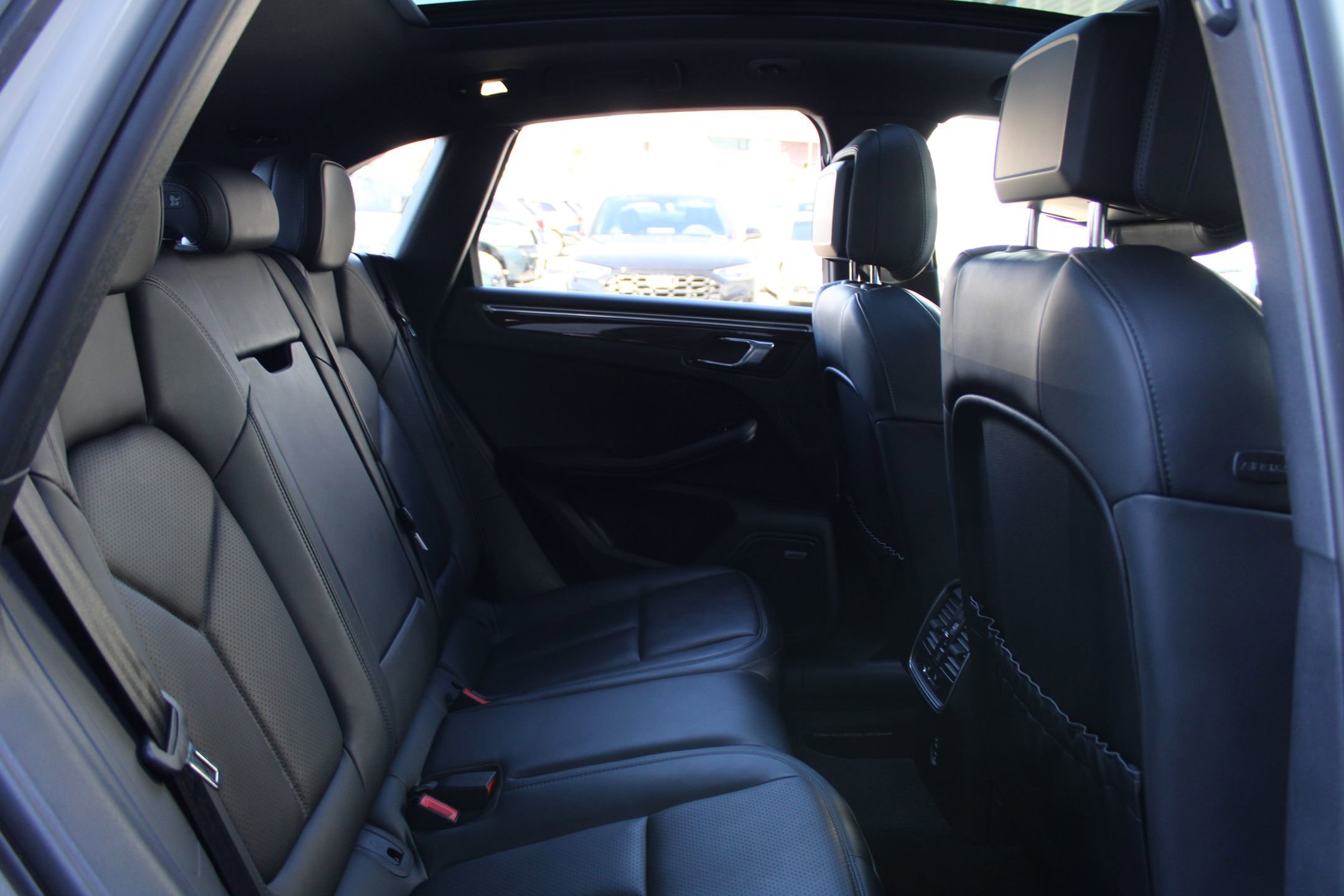 Certified 2023 Porsche Macan image 25