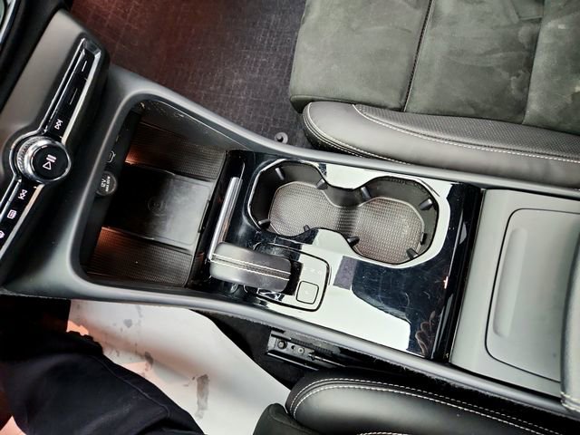 Used 2021 Volvo XC40 P8 Recharge w/ Advanced Package image 23