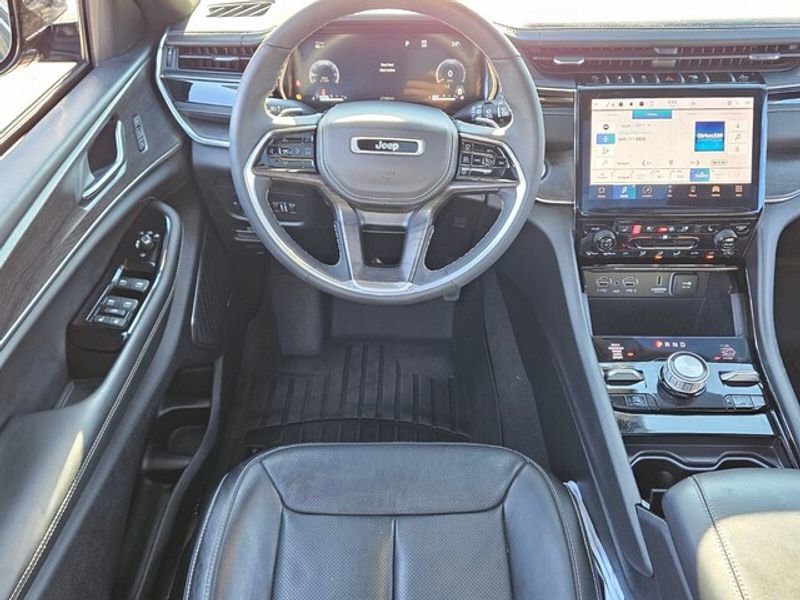 Used 2023 Jeep Grand Cherokee L Overland image 8