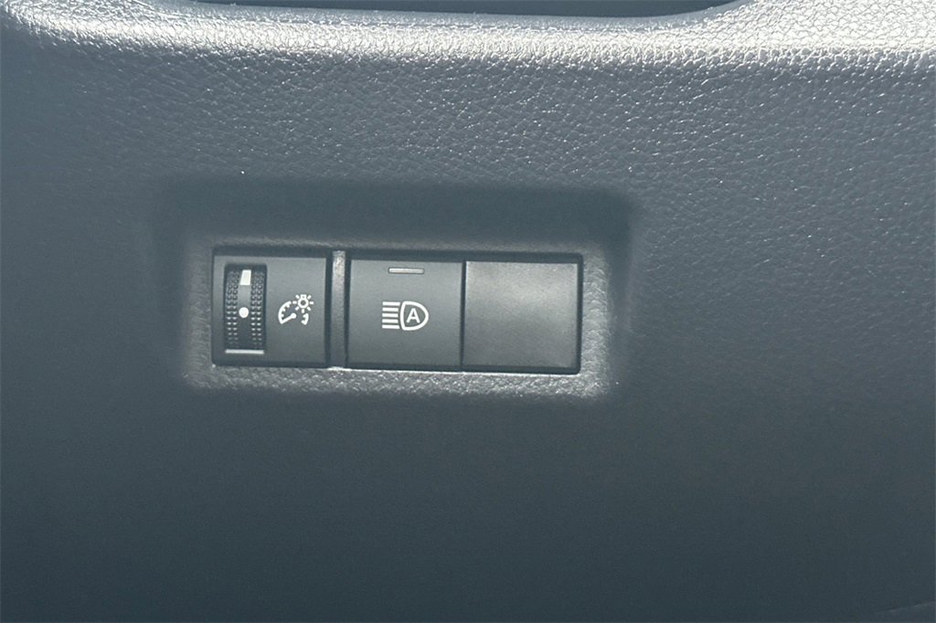 Used 2025 Toyota RAV4 XLE image 31