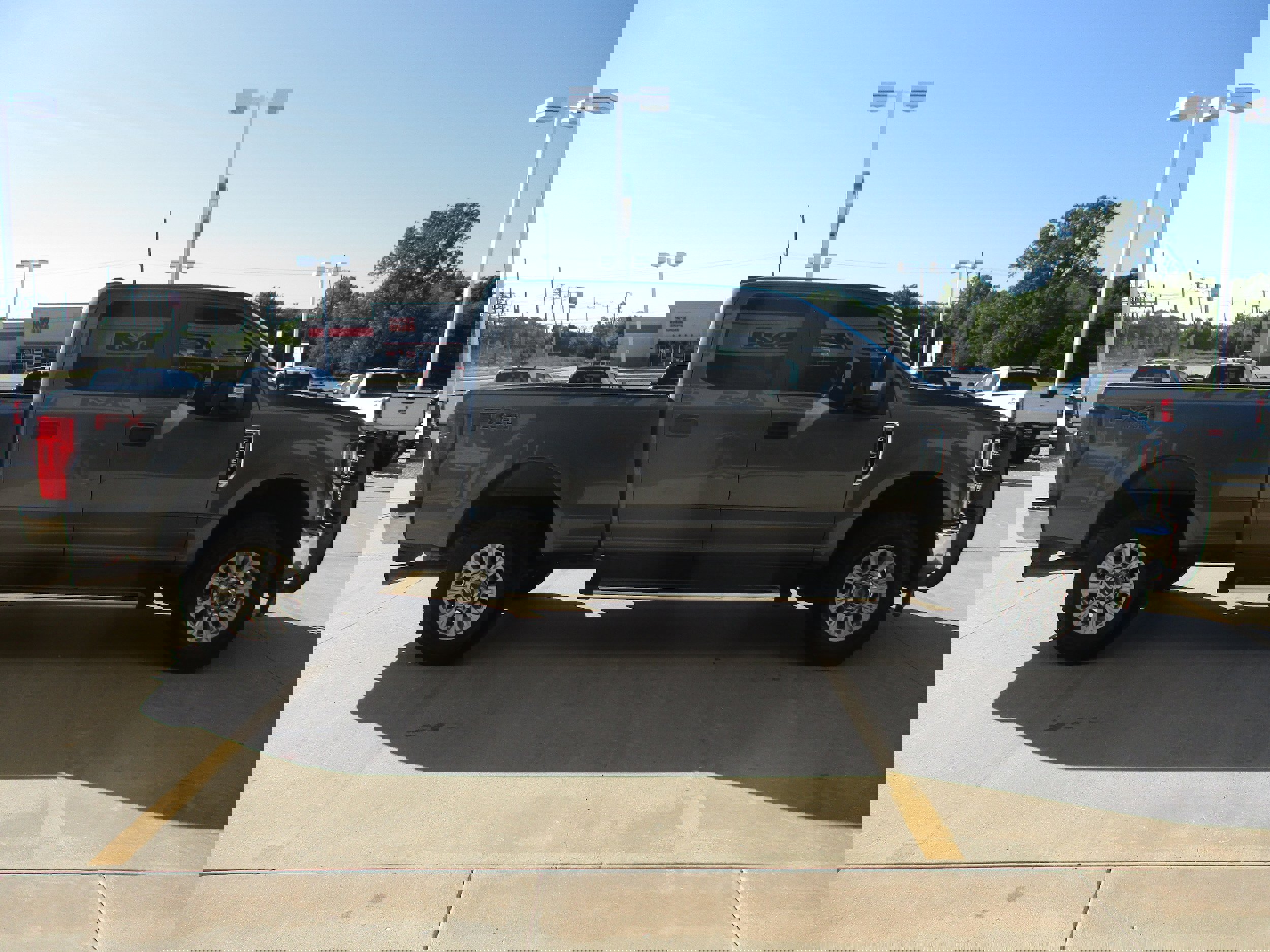 Used 2022 Ford F250 XL w/ STX Appearance Package image 8