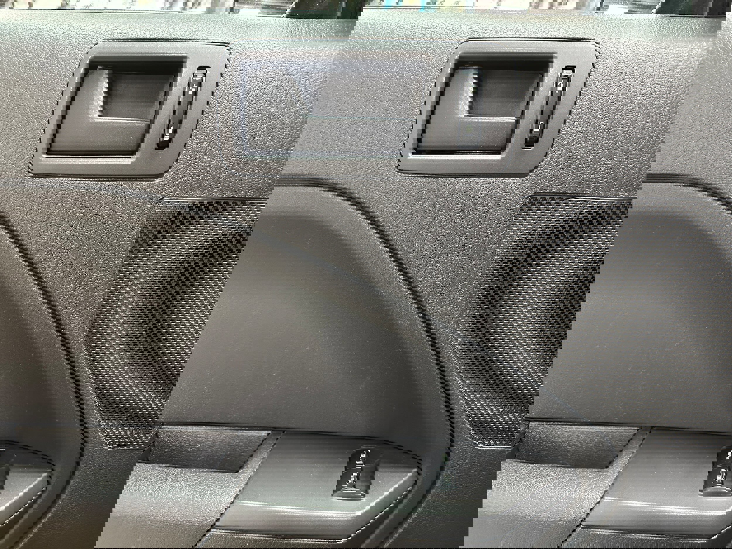 Used 2005 Ford Mustang Deluxe image 10