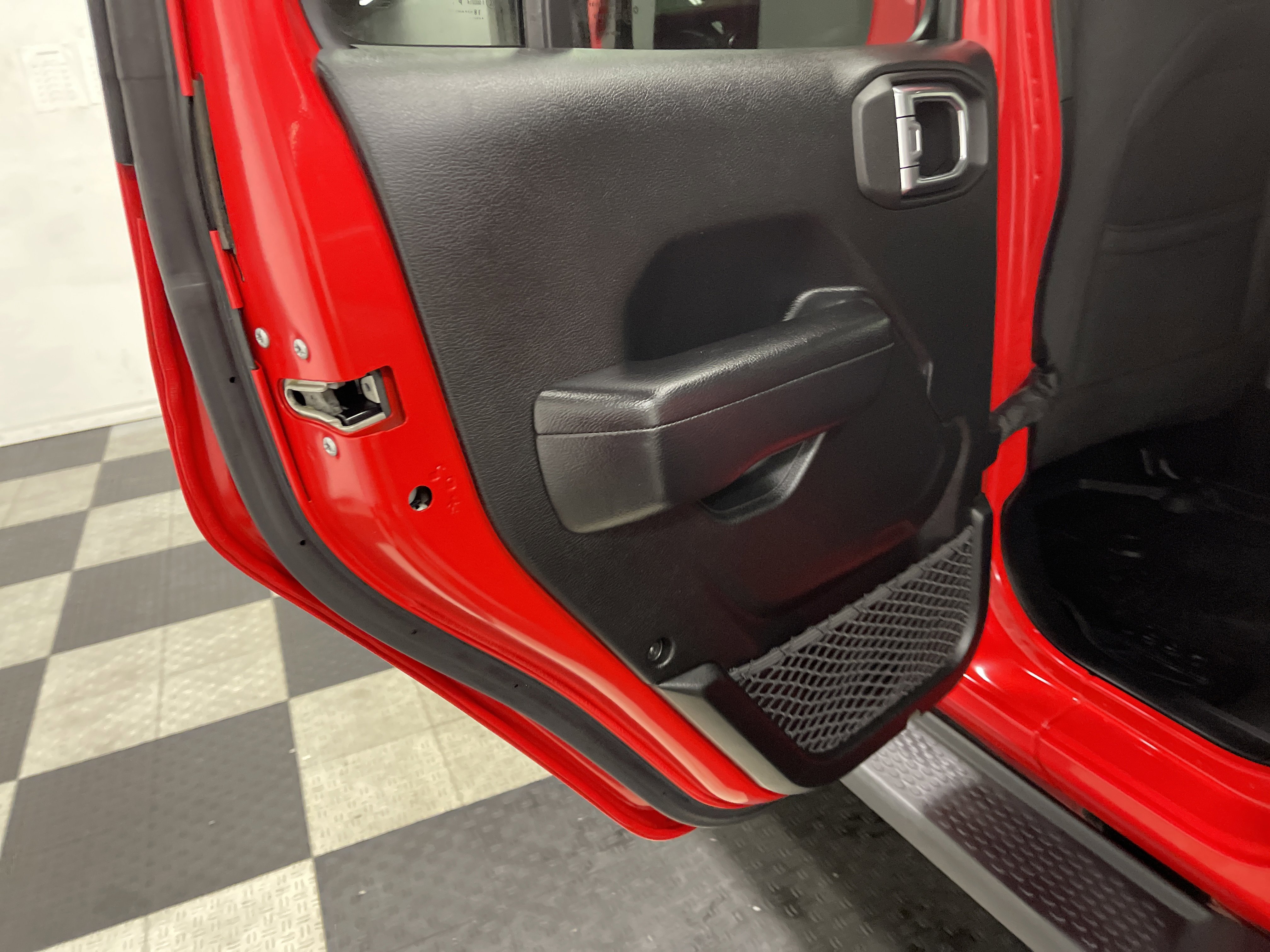 Used 2018 Jeep Wrangler Unlimited Sport S AWD/4WD image 15