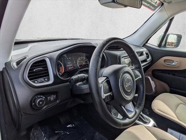Used 2015 Jeep Renegade Latitude w/ Cold Weather Group image 10