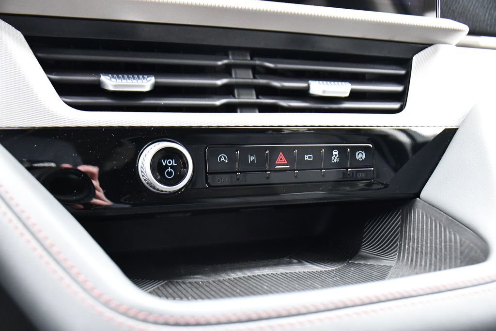 Used 2025 Ford Explorer Active AWD/4WD image 29