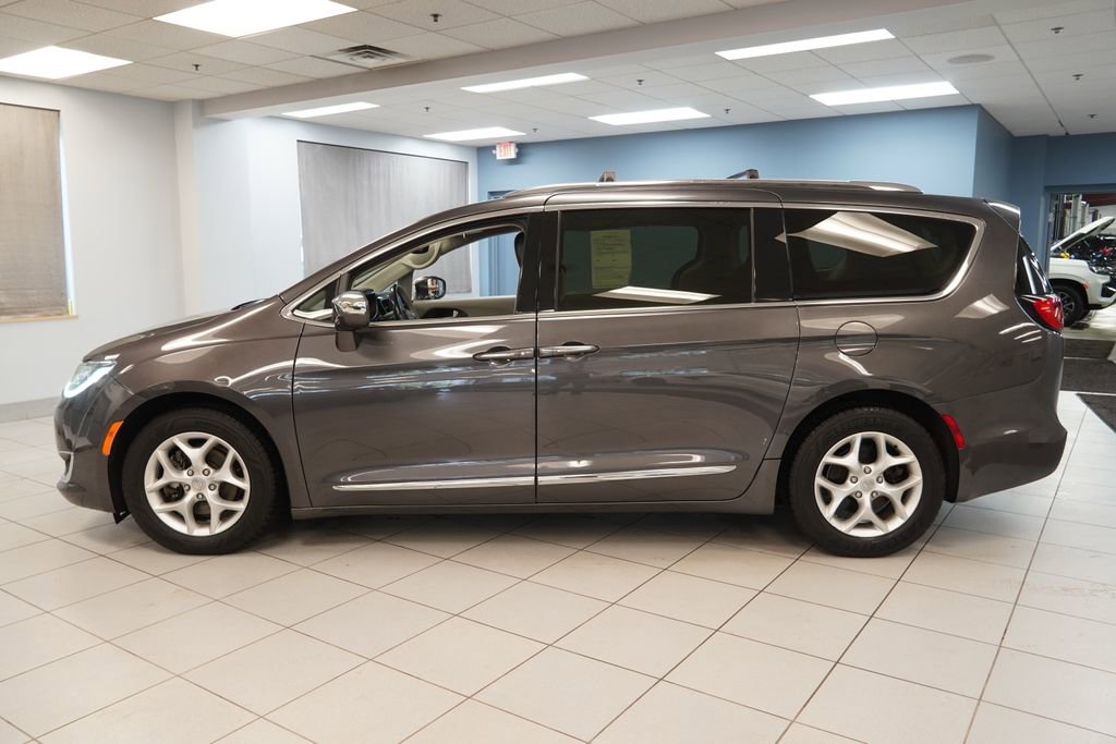 Used 2020 Chrysler Pacifica Limited FWD image 2