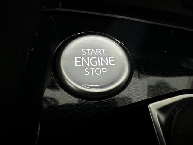 Certified 2025 Volkswagen Taos SE image 30