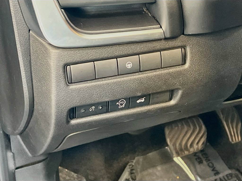 Used 2025 Nissan Rogue SV FWD image 10