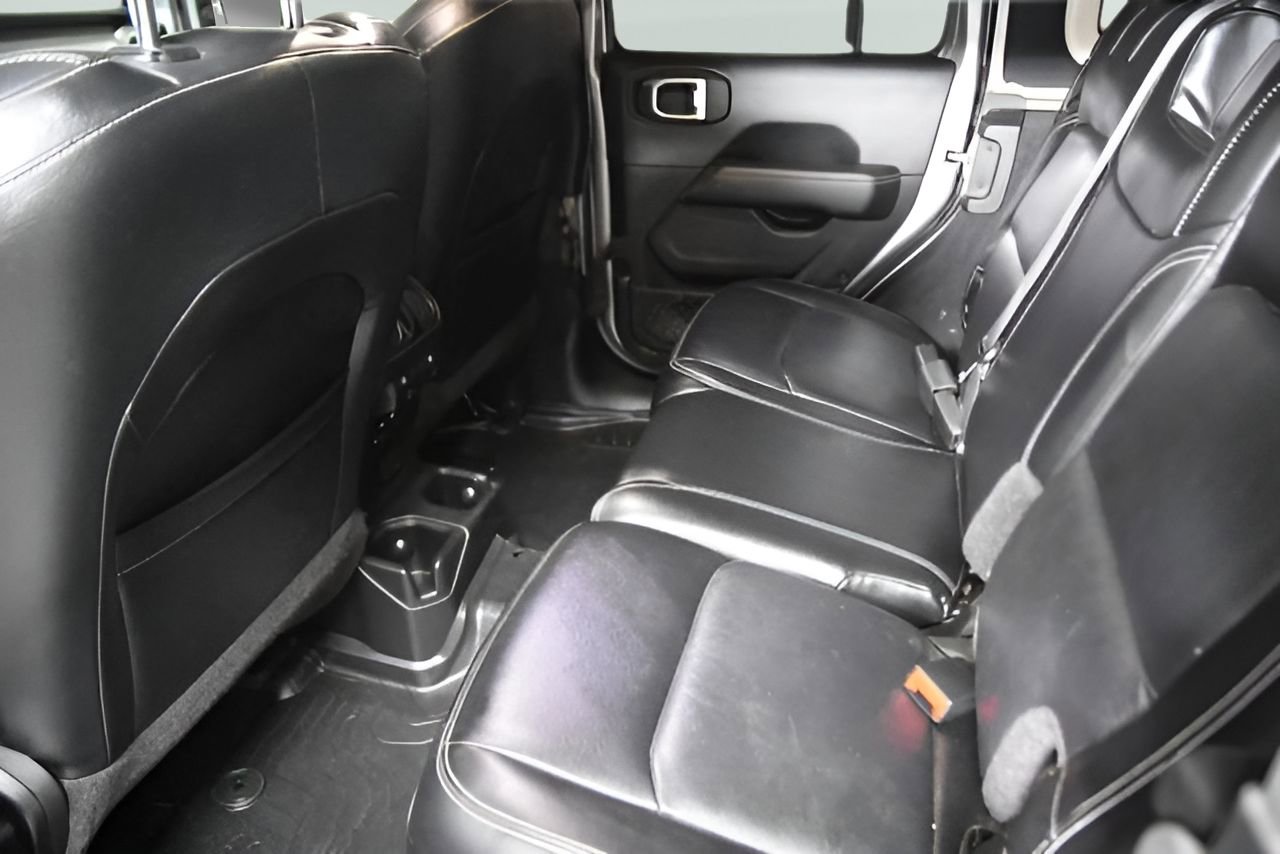 Used 2019 Jeep Wrangler Unlimited Sahara image 35