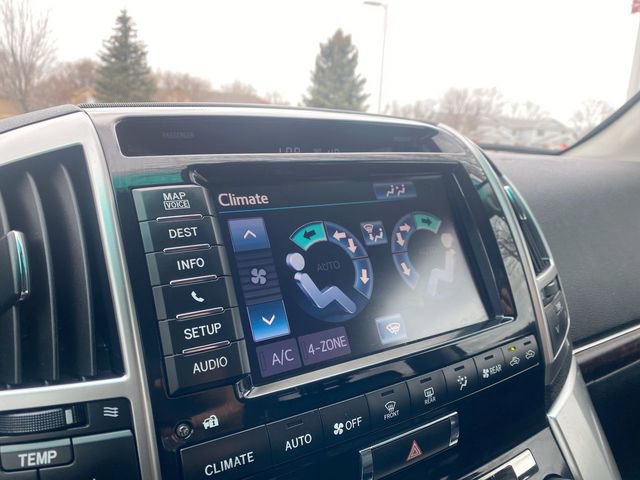 Used 2013 Toyota Land Cruiser image 18