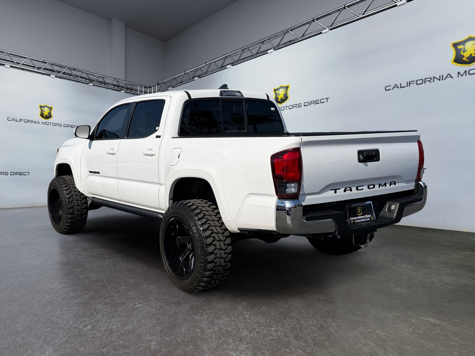 Used 2021 Toyota Tacoma SR5 w/ SR5 Appearance Package (SM) RWD image 3