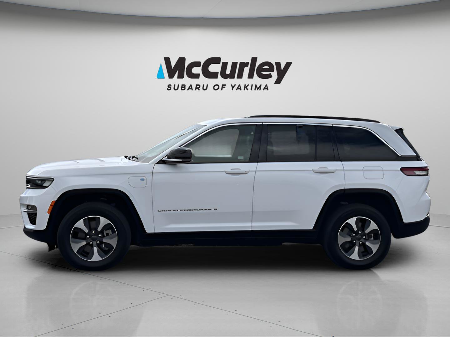 Used 2024 Jeep Grand Cherokee Limited 4xe image 3