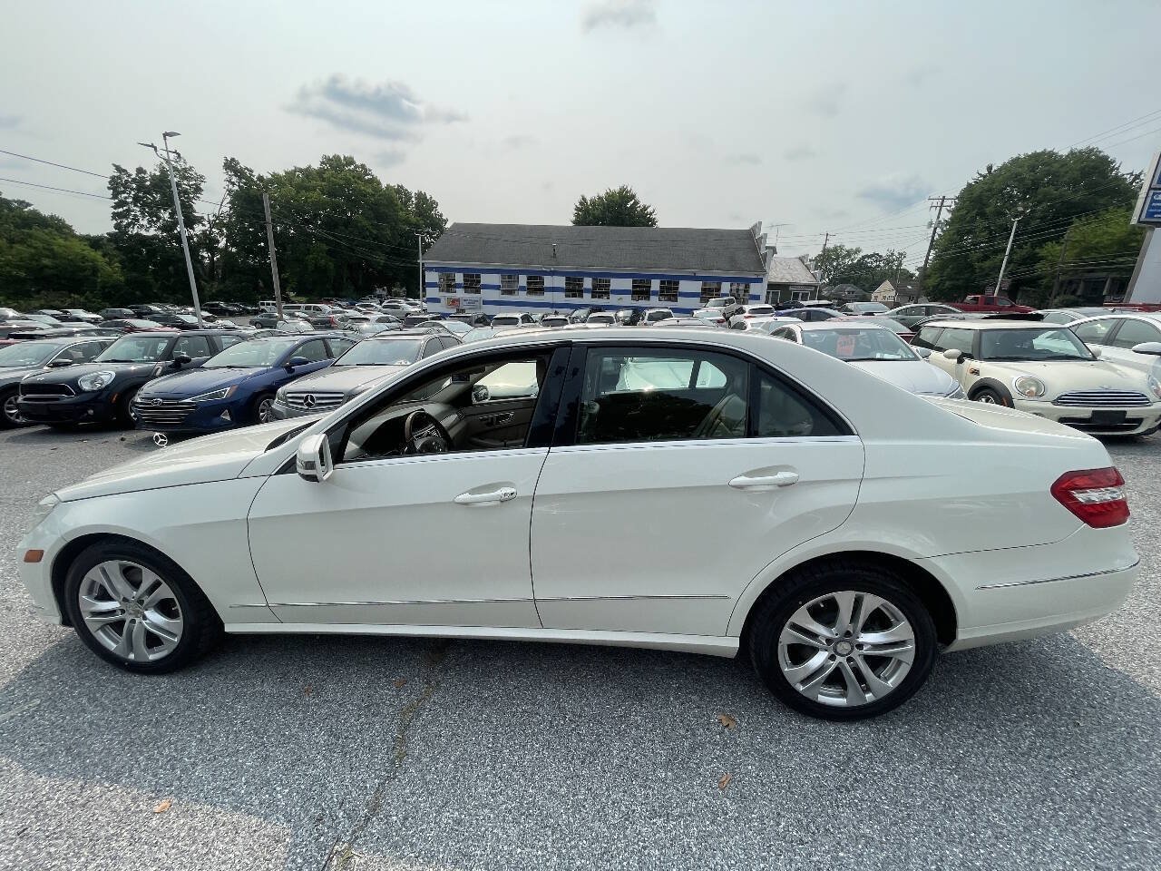 Used 2011 Mercedes-Benz E 350 4MATIC Sedan image 7