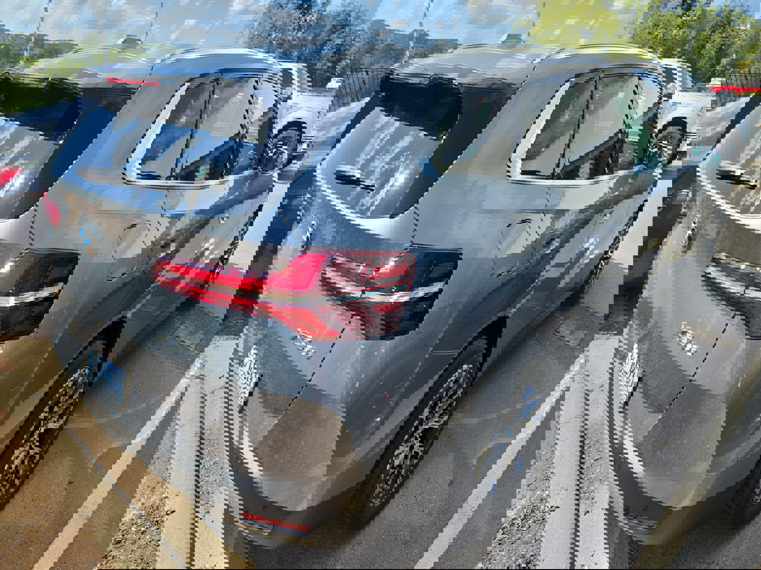 Used 2025 BMW X3 xDrive30i w/ Convenience Package image 2