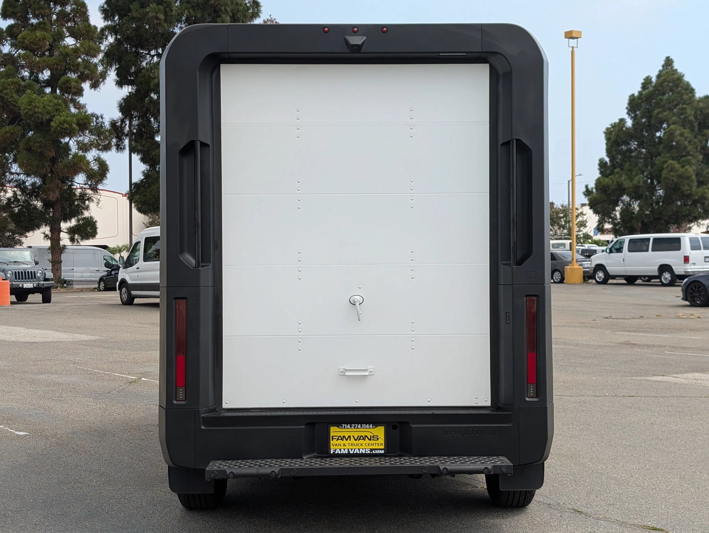 Used 2025 Chevrolet Brightdrop 400 FWD image 9